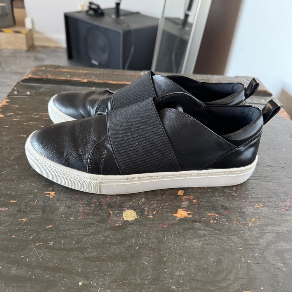 Steve Madden Genuine :Leather Black Slip On Shoe 9